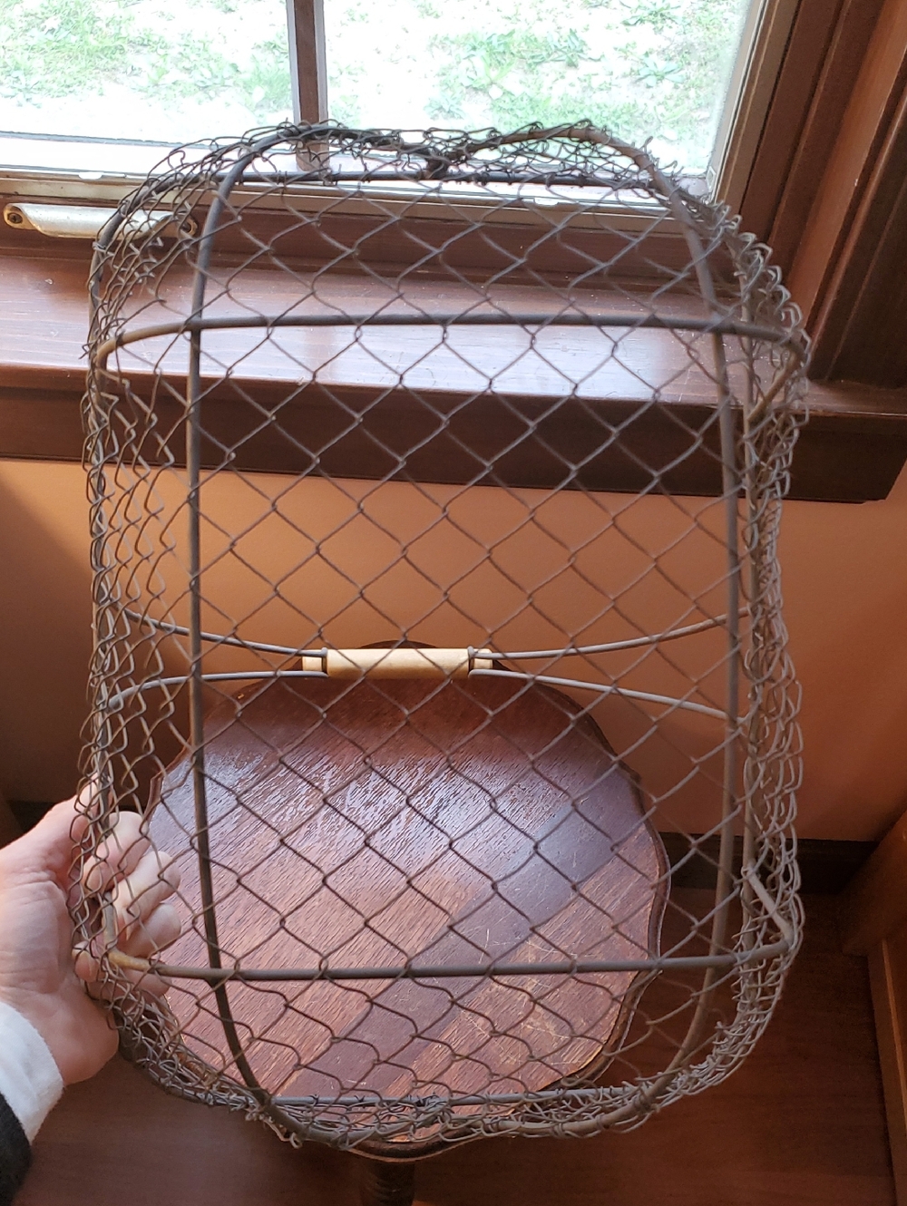 Vintage Metal Egg Basket - Picture 5 of 6